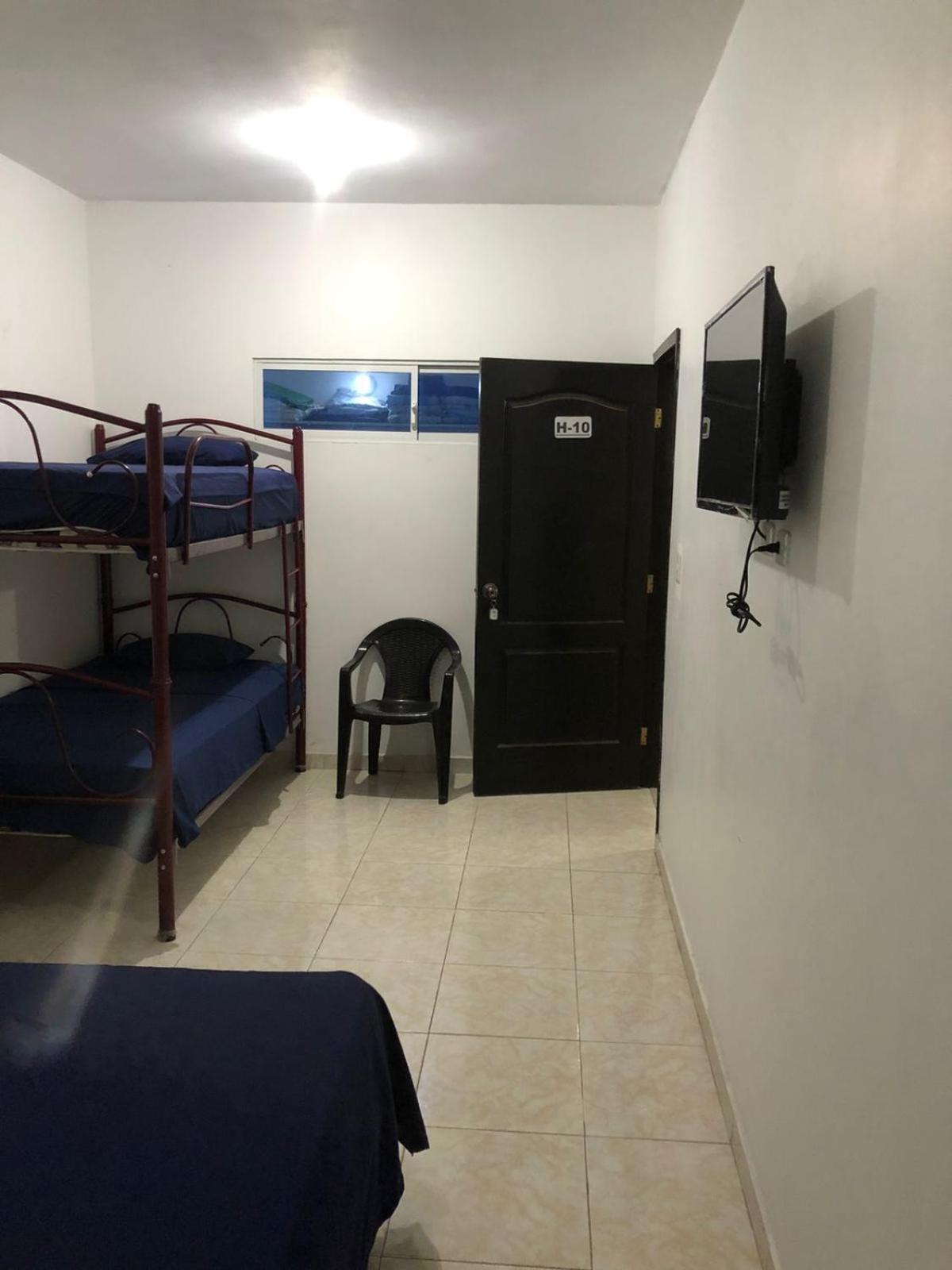 Hostal Playa Imperial 만타 외부 사진