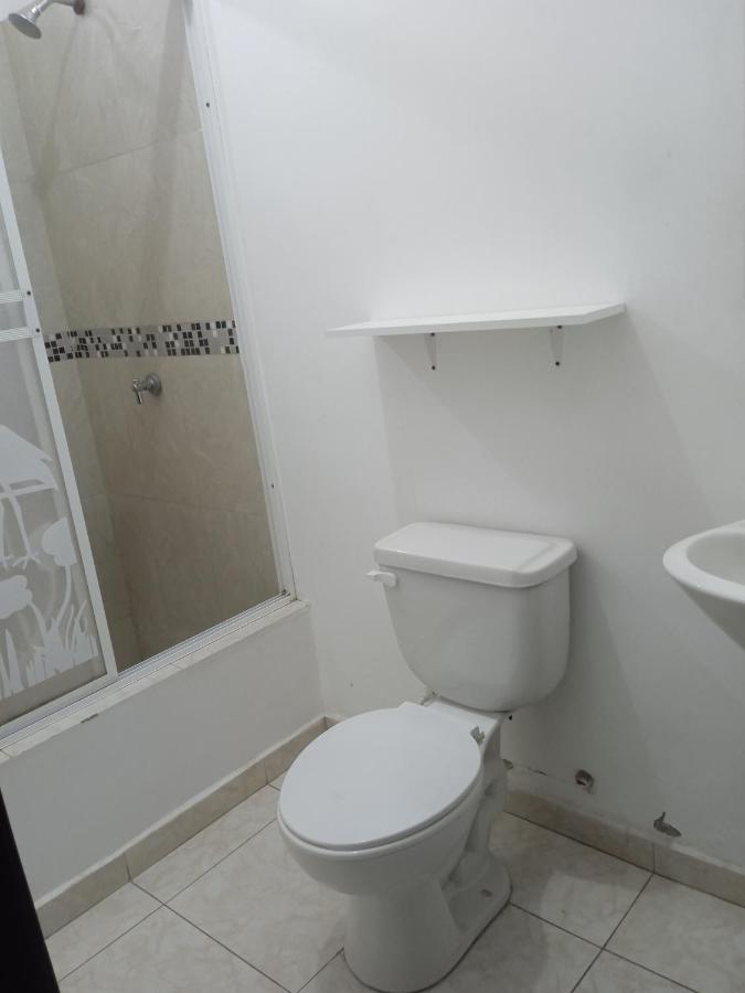 Hostal Playa Imperial 만타 외부 사진