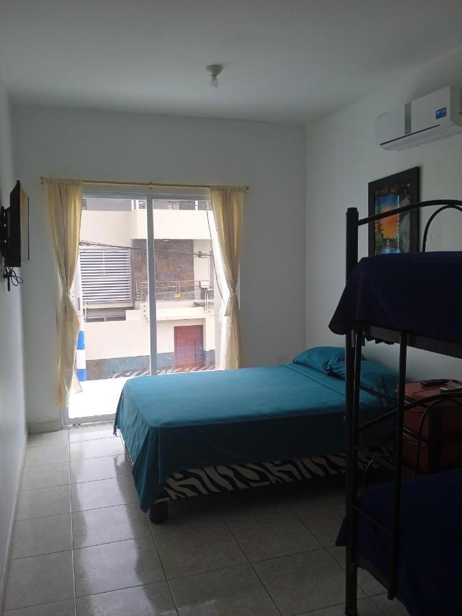 Hostal Playa Imperial 만타 외부 사진