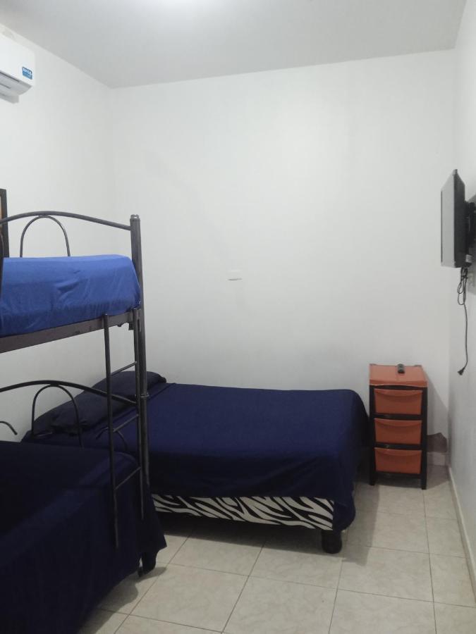Hostal Playa Imperial 만타 외부 사진