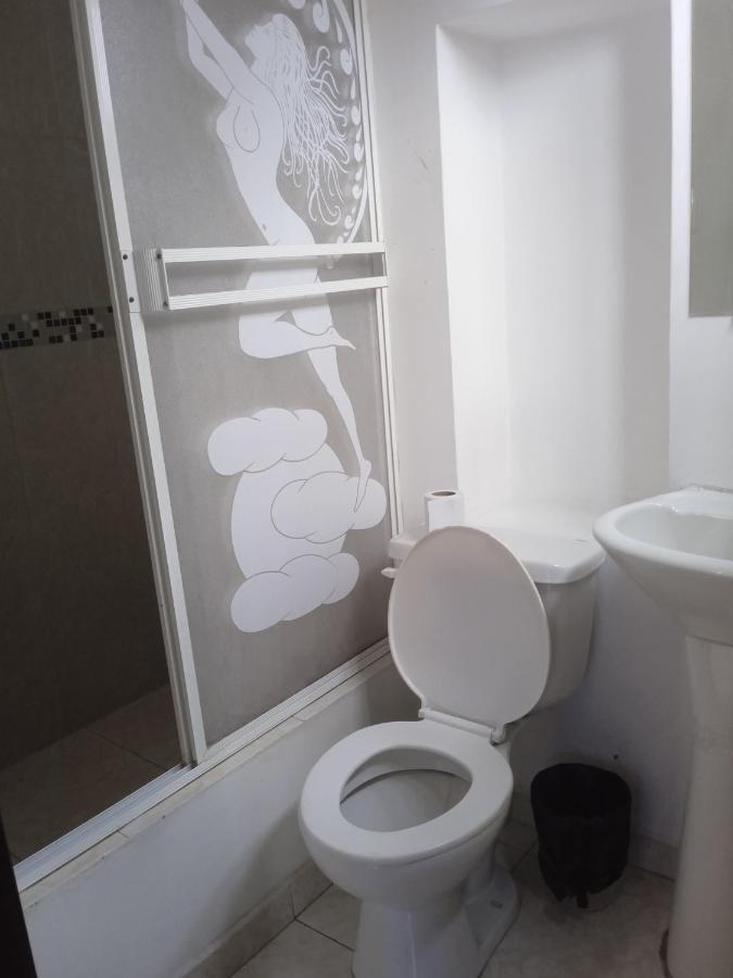 Hostal Playa Imperial 만타 외부 사진