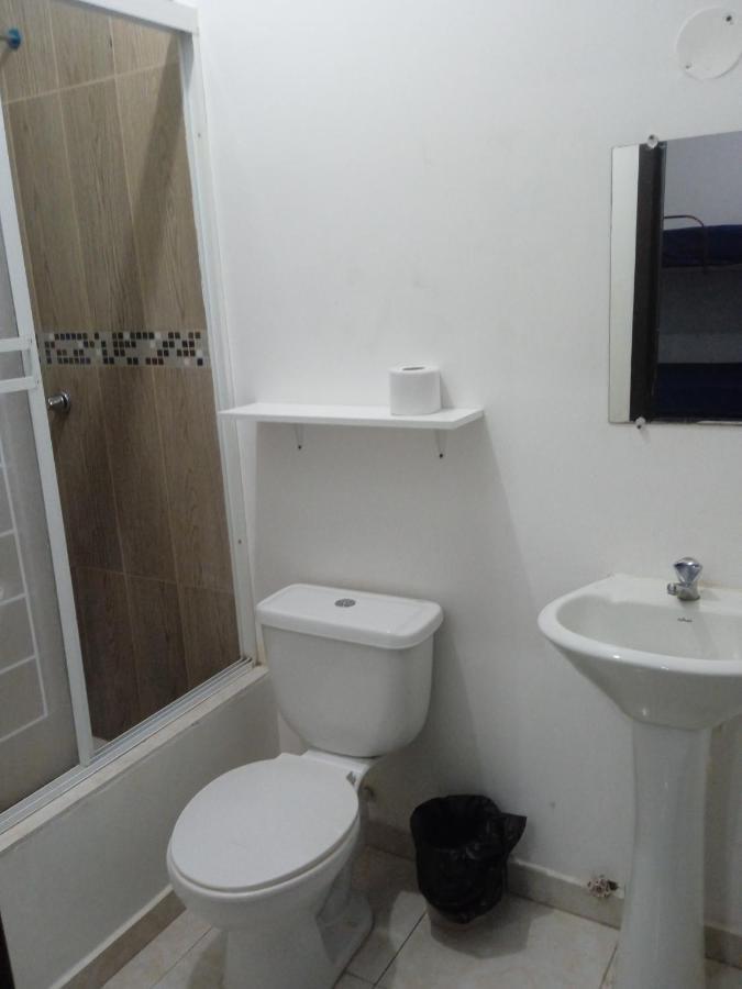 Hostal Playa Imperial 만타 외부 사진